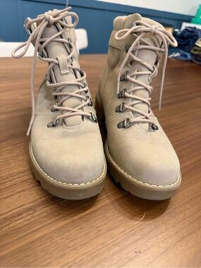 Universal Thread - Tan Combat Boots - 7.5
